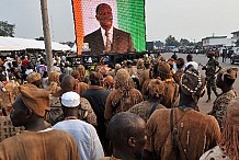 Côte d’Ivoire: le président Ouattara demande aux chasseurs dozos de cesser leurs activités paramilitaires
