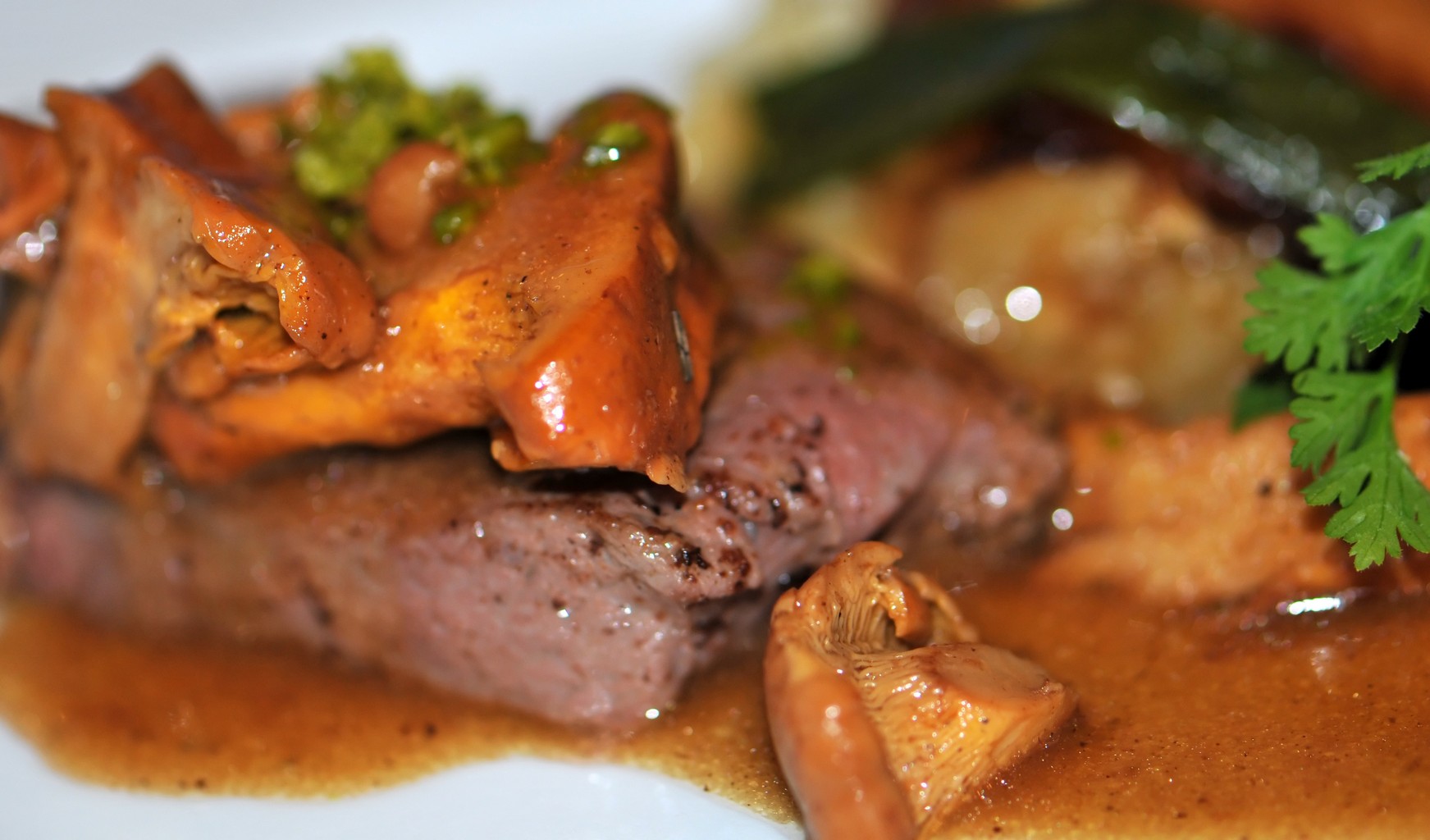 Roti De Boeuf Aux Girolles Lebabi Net Abidjan Cote D Ivoire