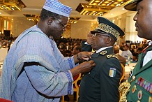 Sommet de la CEDEAO: décoration de Chefs d'Etat et d'officiers supérieurs pour services rendus au Mali 