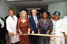 Dominique Ouattara inaugure le service de néonatalogie du CHU de Yopougon réhabilité
