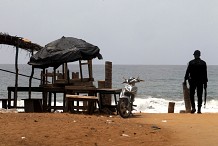 Grand-Bassam: Retour sur les plages, deux semaines après l’attentat