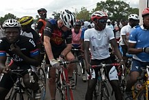 Côte d’Ivoire : L’ambassadeur de l’UE surpris dans une course de vélo