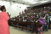 Cancer du sein : Agnès kraidy sensibilise les étudiants de la faculté de médecine d’Abidjan