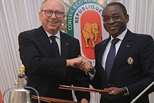 Coopération Ivoiro- Portugaise : Charles Koffi Diby et Antonio Corréia de Campos signent une convention de coopération