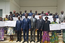 Remise de chèques aux premières bénéficiaires du Fonds pour la promotion des PME et de l’entrepreneuriat féminin
