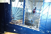 Tanda : un policier tire sur un civil, les jeunes saccagent le commissariat de police