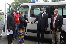 Covid-19 : La Fondation Kalou fait don d’une ambulance de réanimation, de matériels biomédicaux et de 6000 masques