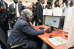Le Premier ministre appelle les Ivoiriens à ne pas relayer les infox via le centre d’appel gouvernemental “ALLO 101” Le Premier ministre appelle les Ivoiriens à ne pas relayer les infox via le centre d’appel gouvernemental “ALLO 101”
