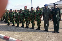 Côte d’Ivoire: trois soldats radiés après des tirs dans un camp militaire (armée)