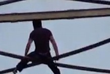 CHOC : le Spider-Man iranien se tue en chutant d’un pont (vidéo)